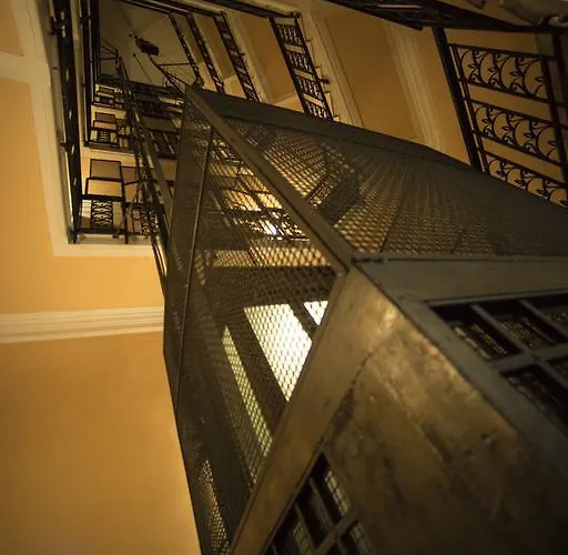 Trastevere Corner Eight